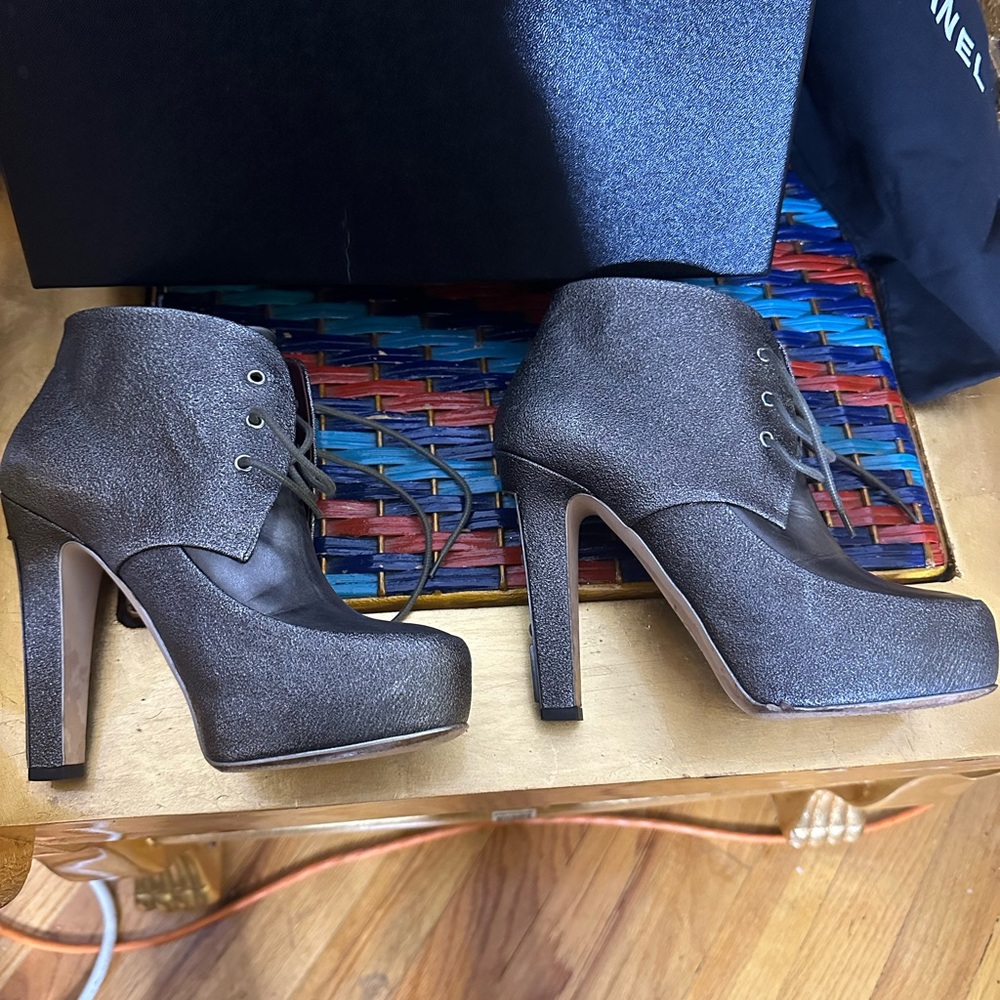 Chanel Heels worn once Size 37 $1500 Authentic - Picture 8 of 9